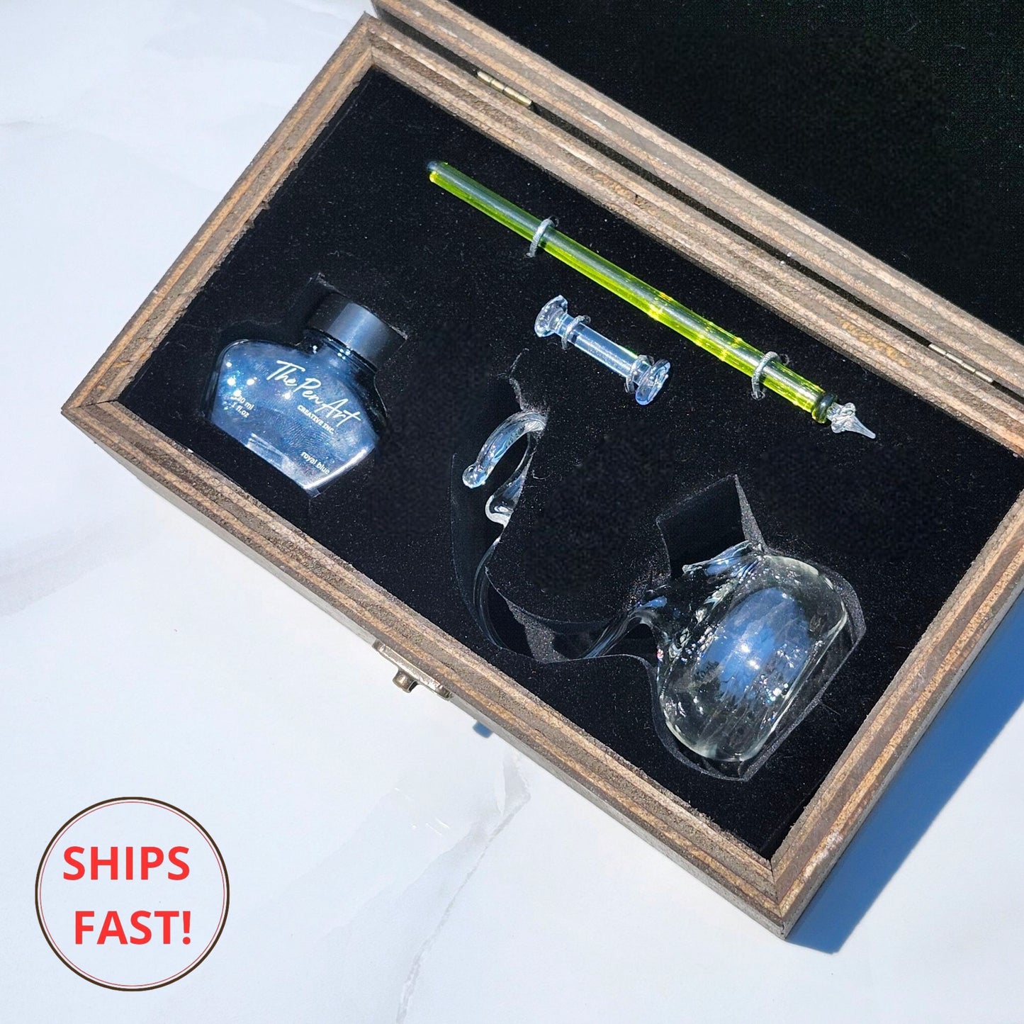 Spring green glass dip pen with handcrafted details and calligraphy holder – a poetic writing tool inspired by nature’s renewal.