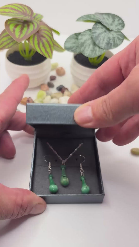 Emerald Green Glass Jewelry Set – Handmade Teardrop Pendant Necklace & Earrings Gift